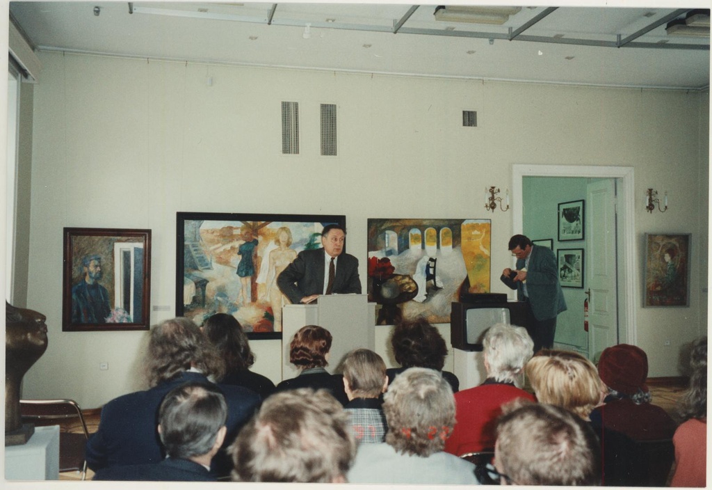 Konverents "70-ndate aastate kunst. Rujaline roostevaba maailm" Kivisilla Pildigaleriis 22.04.1997. Ettekandega esineb J. Kangilaski