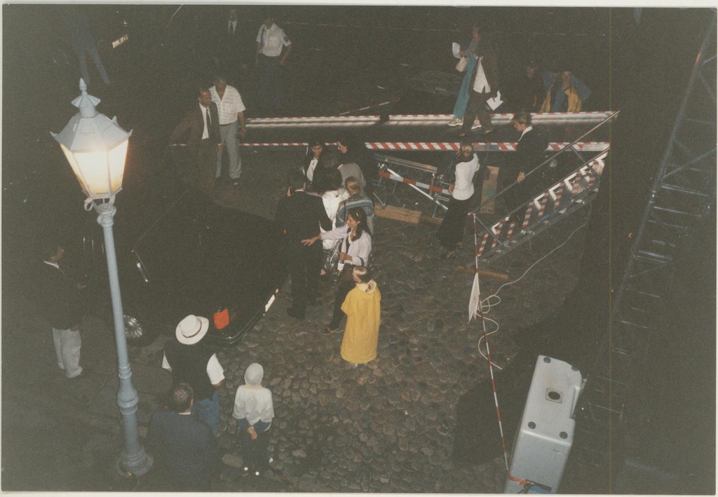 Vaade galerii aknast Raekoja platsile 22.07.1998. Montserrat Caballé kontserti õhtul