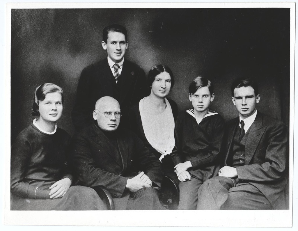 Jaan Koort perekonnaga 1933. a.