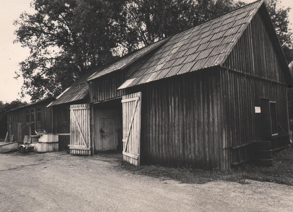 Tõstamaa tootmistsehhi küttekuur ja ladu