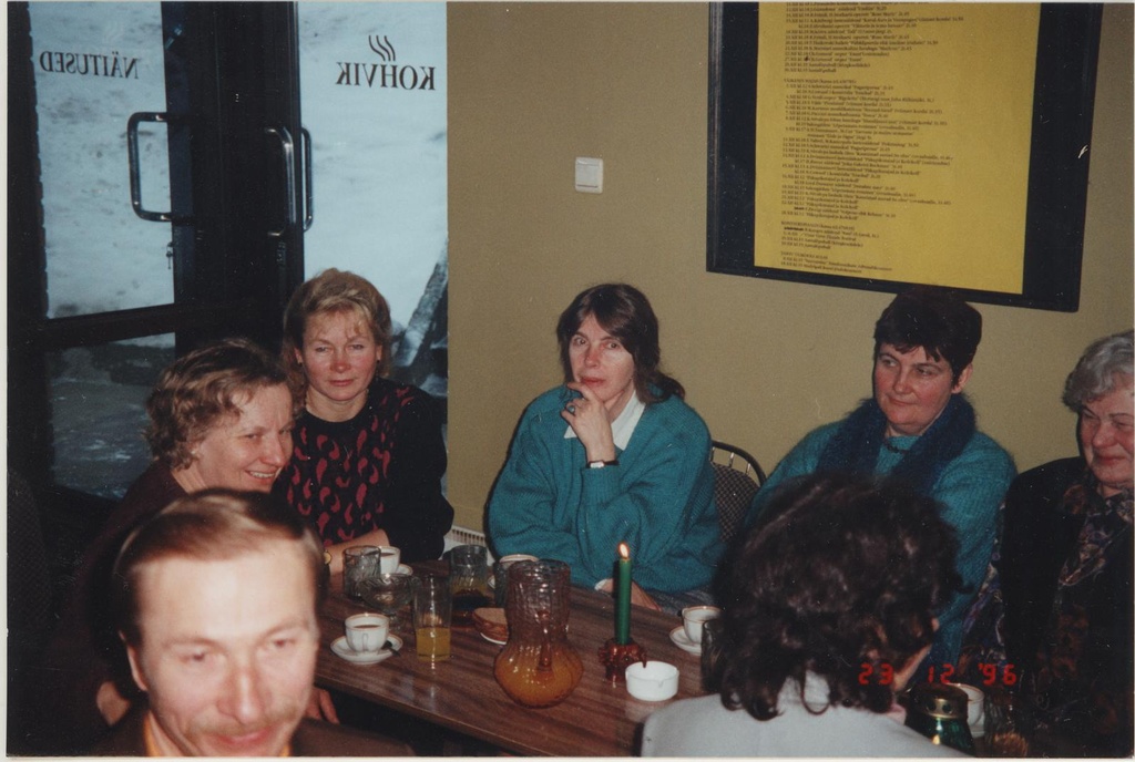 Muuseumi jõulupeo algus muuseumi kohvikus 23.12.1996.