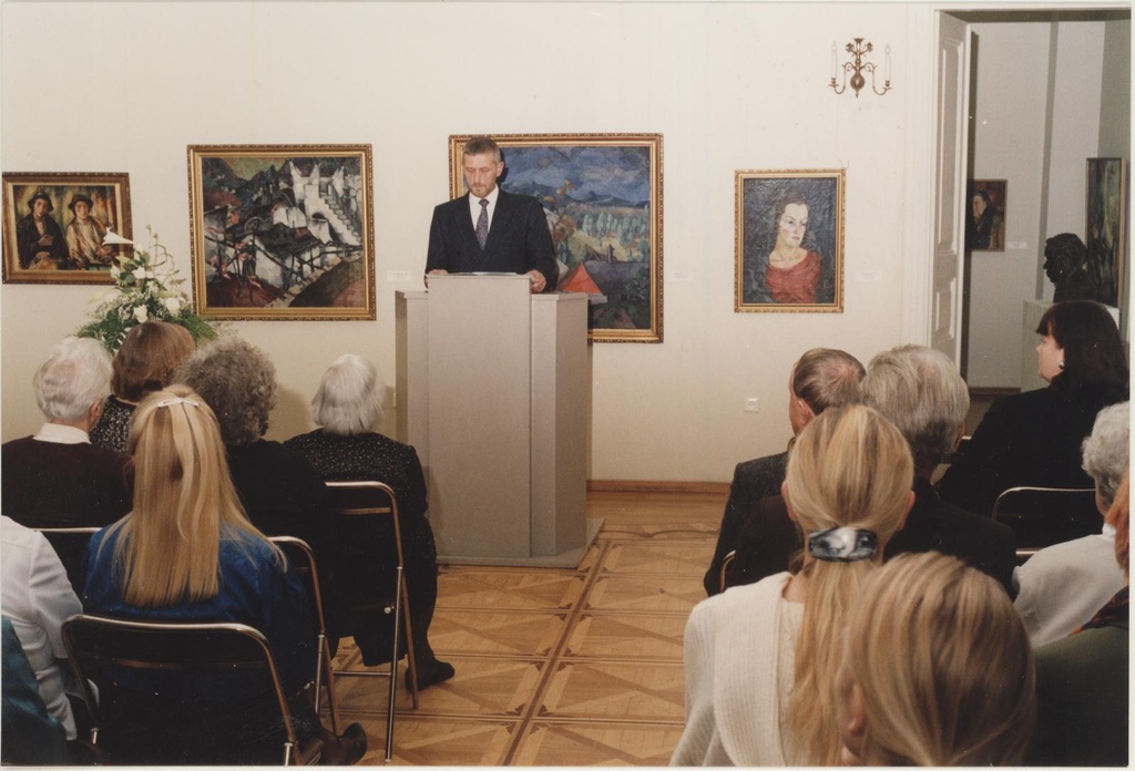 Muuseumi 60. juubeli konverents 17.11.2000. Esineb Heiki Pärdi.