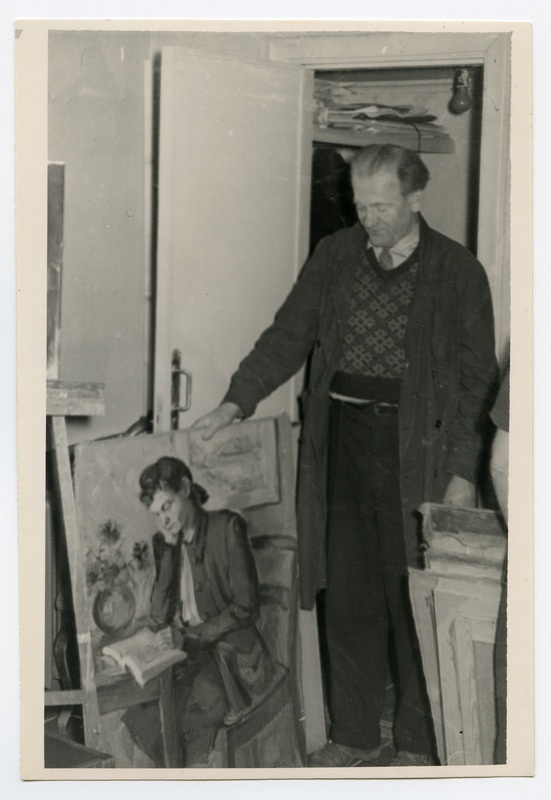 Maalikunstnik Gustav Raud oma ateljees