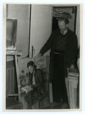 Maalikunstnik Gustav Raud oma ateljees  duplicate photo