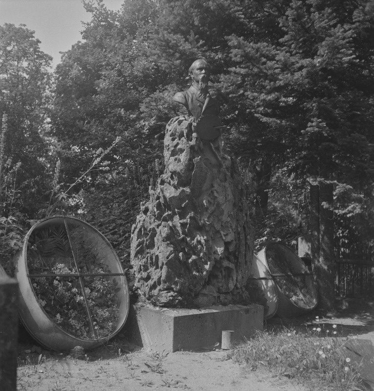 Johann Köleri ausammas Suure-Jaani kalmistul