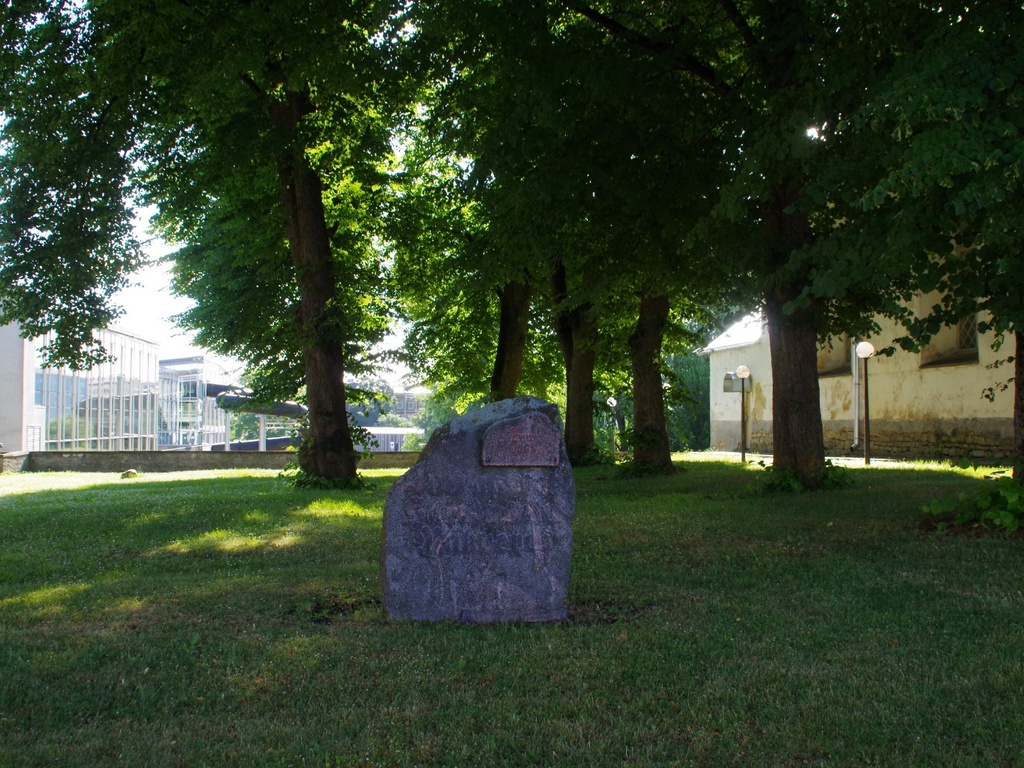 Rakvere, památník u kostela - lang rephoto
