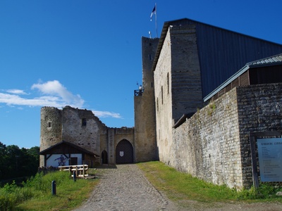 Rakvere castle outside in November - Outside one of the entrances to Rakvere Castle. In November, the tourist season has already ended and you can just watch it from the outside. rephoto