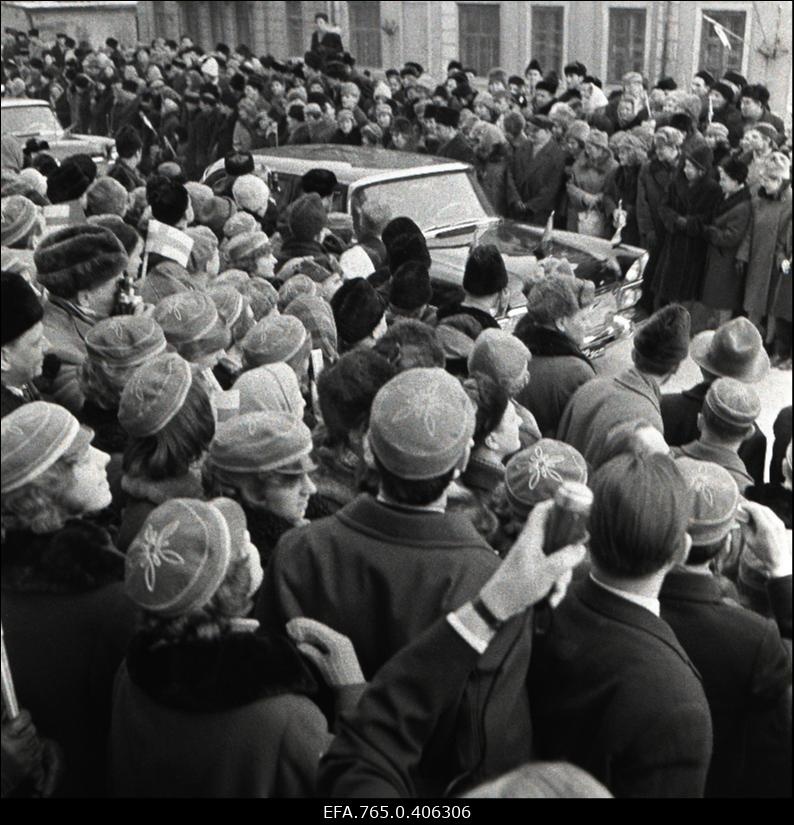 Soome presidendi Urho Kaleva Kekkoneni visiit Eestisse. Soome presidenti tervitama tulnud rahvahulk.