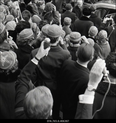 Soome presidendi Urho Kaleva Kekkoneni visiit Eestisse. Soome presidenti tervitama tulnud rahvahulk.  similar photo