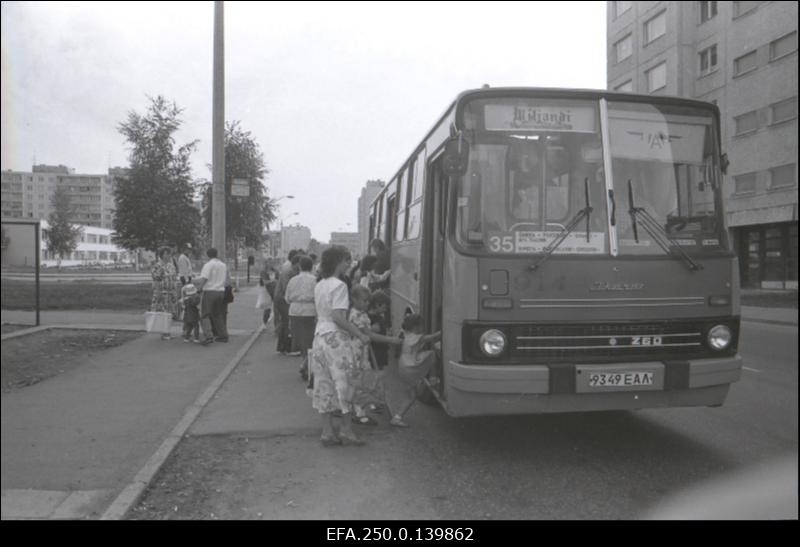 Tallinna Autobussikoondise Lasnamäe filiaali bussijuhtide streigi ajal Tallinna saabunud buss Viljandist.