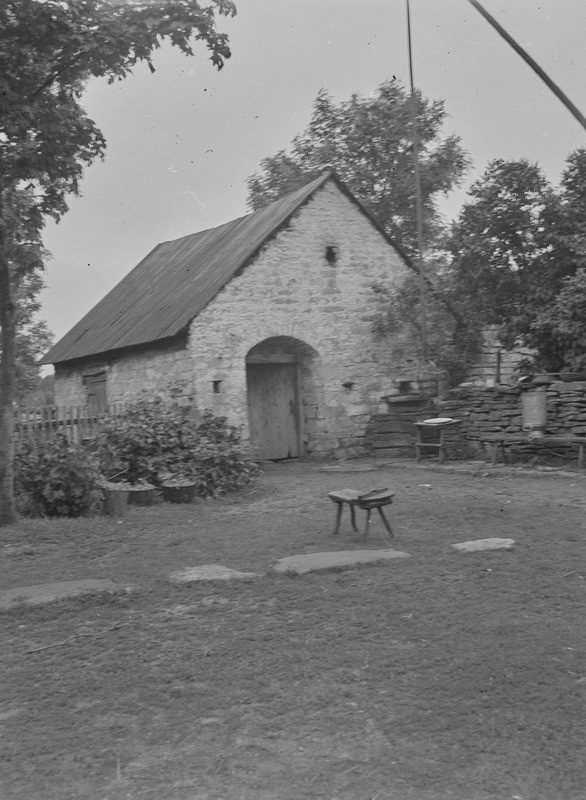 Tõnu-Laasu talu kivist suveköök, Liigalaskma k, Pöide khk