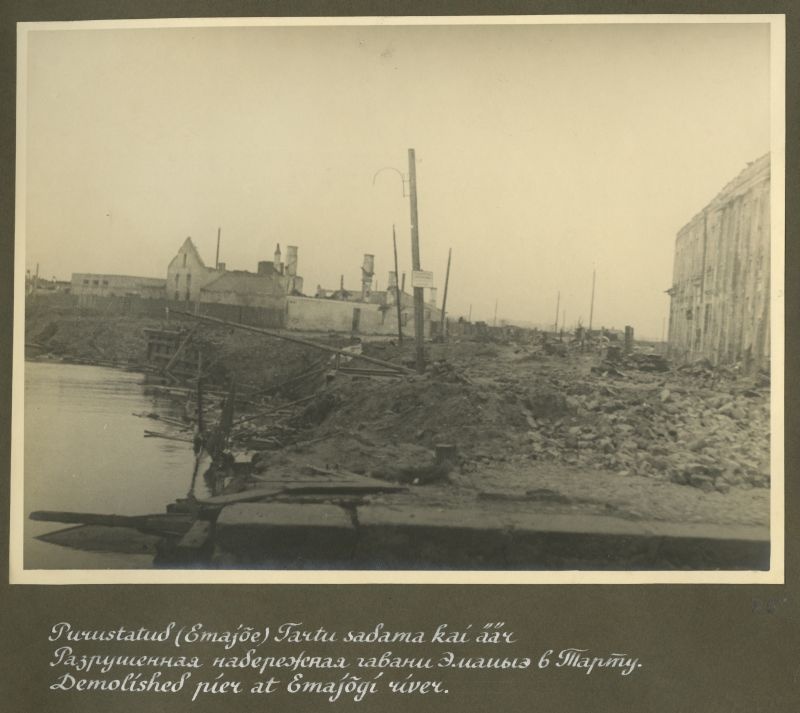 Broken (Emajõe) by the port of Tartu