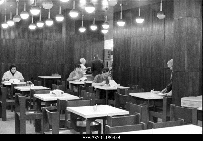 Mööbli Eksperimentaalvabriku Standard söökla.