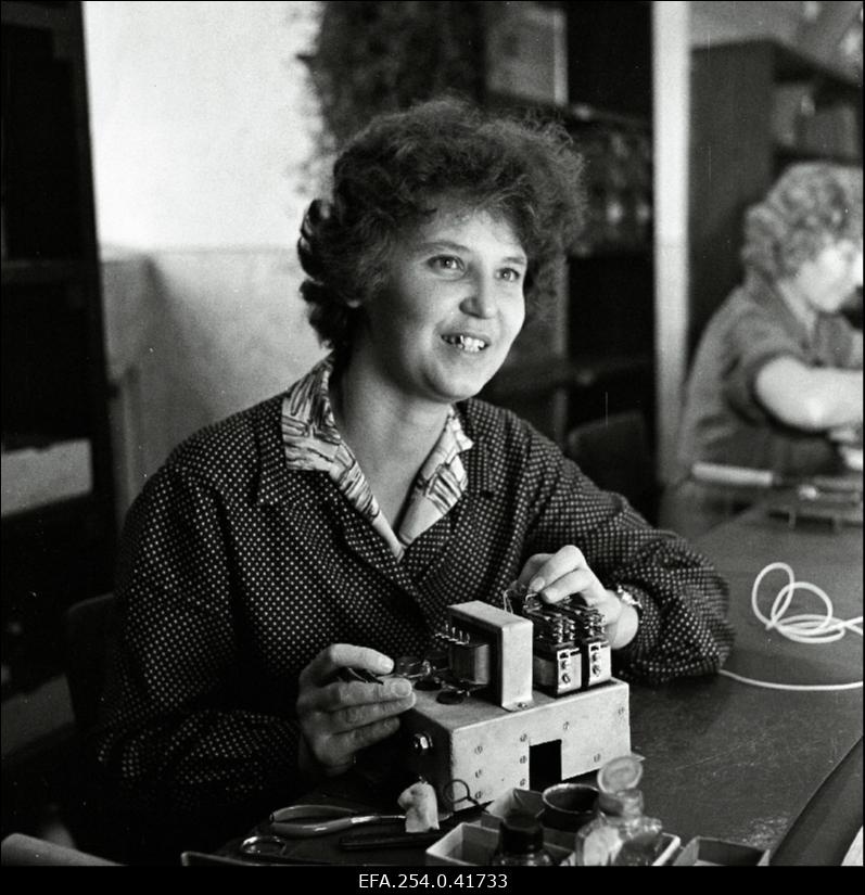 Tallinna Kontrollmõõduriistade Katsetehase brigadir Alla Lomonossova.