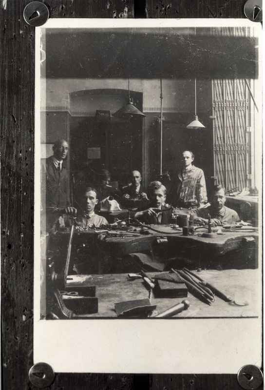 J. Kopfi kullassepa töökoja sisevaade