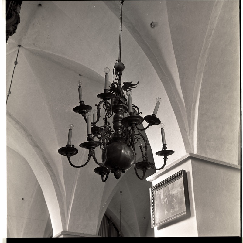 Pühavaimu kiriku lõunalöövi II kroonlühter, 17. sajand.