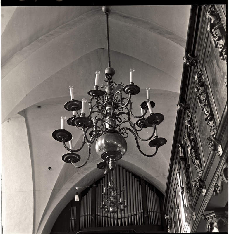 Pühavaimu kiriku põhjalöövi kroonlühter, 17. sajand.