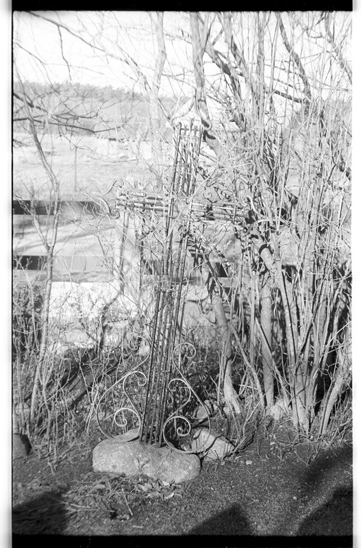 Käsmu kalmistu, metallrist, Elisabeth Jüriska (1885-1927) hauatähis