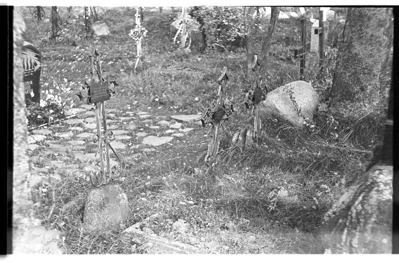 Käsmu kalmistu, metallristid, perekond Männik lapsed: (1913), Liida (1909-1912) Hilja Miralda (1913-1921)