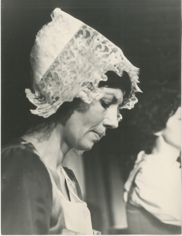 Foto. Siina Üksküla Pärnu teatri lavastuses, Garlo Goldoni rahvakomöödias "Märul Chioggias".