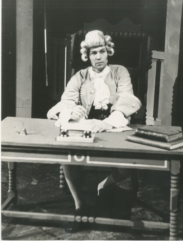 Foto. Andres Ild Pärnu teatri lavastuses "Märul Chioggias".