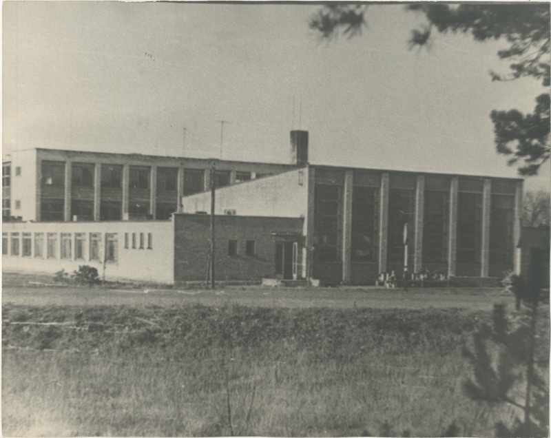 Foto. Fotokoopia. Häädemeeste kk hoone 1964.aastast.