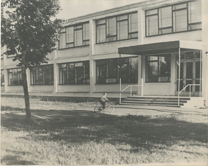 Foto. Fotokoopia. Audru 8.-kl kooli juurdeehitis 1964.aastast.