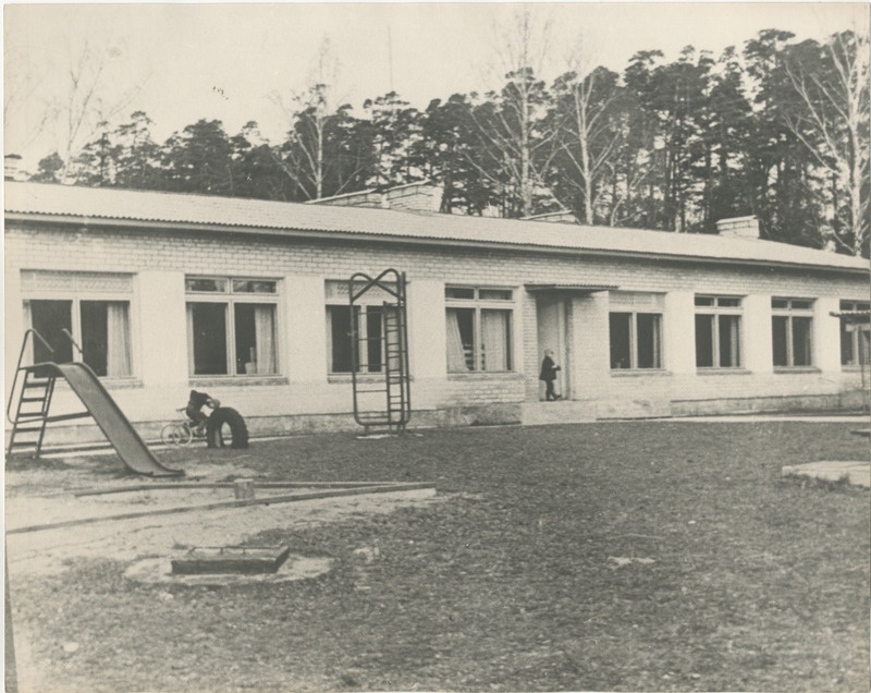 Foto. Fotokoopia. Tõstamaa sovhoosi lastepäevakodu 1968.aastast.