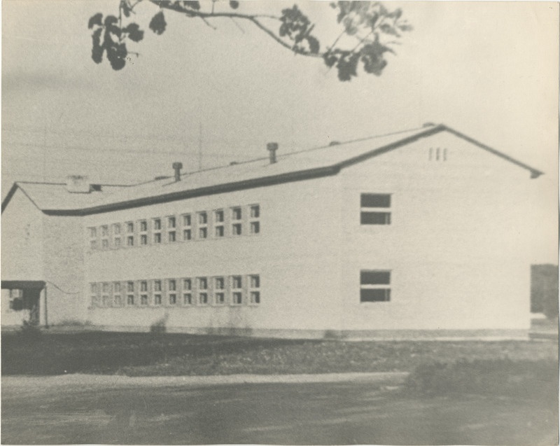 Foto. Fotokoopia. Uulu 8.-kl kooli hoone 1969.aastast.
