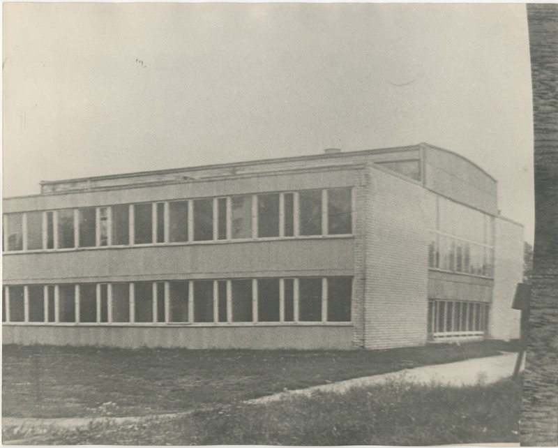 Foto. Fotokoopia. Are 8.-kl kooli juurdeehitus 1970.aastast.