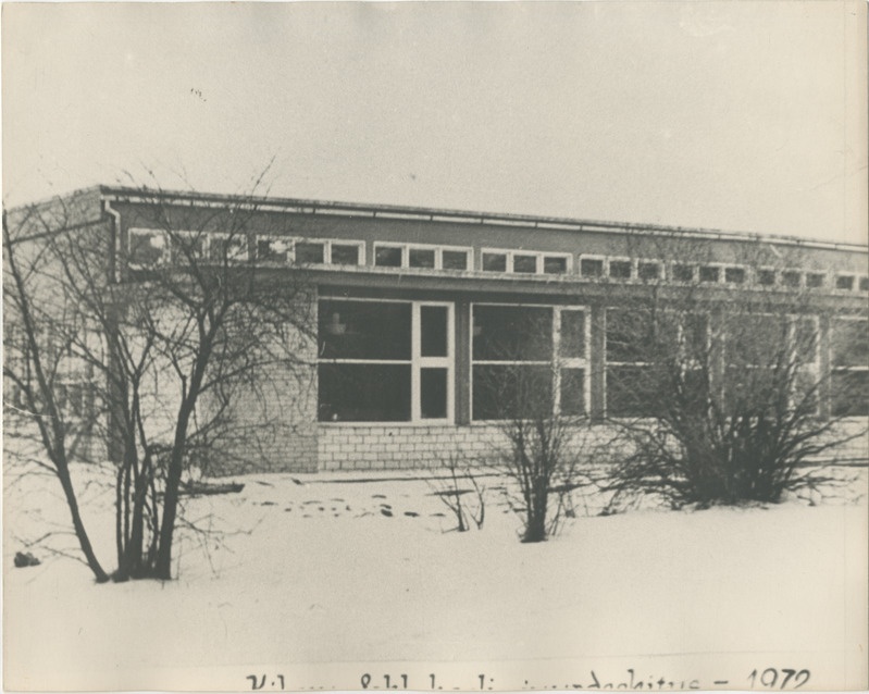 Foto. Fotokoopia. Kihnu 8.-kl kooli juurdeehitus 1972.aastast.