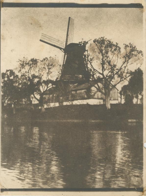 Foto. Bohnsacki (Rotbergi) veski Vana-Pärnus jõe kaldal.