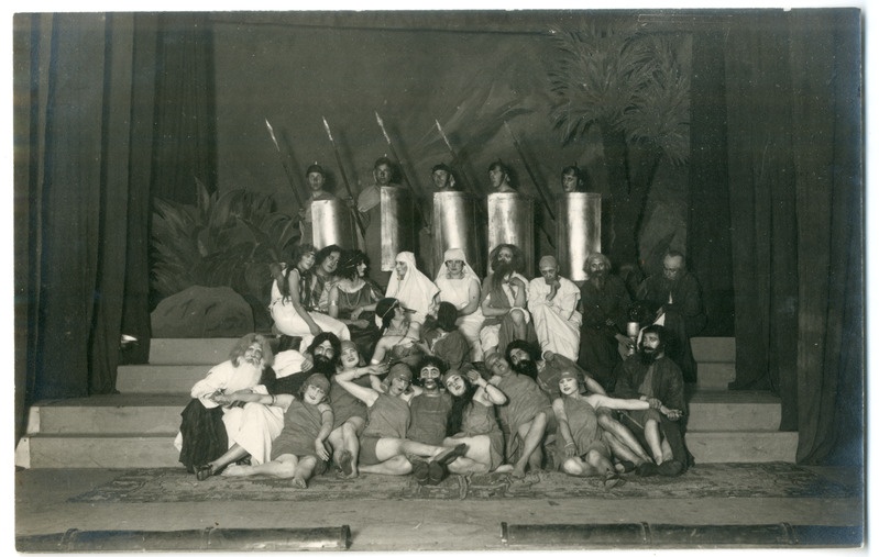 Foto. Pärnu Töölisteatri näidend "Siinai tähistel" tegelaste grupipilt. 14.09.1928.a.