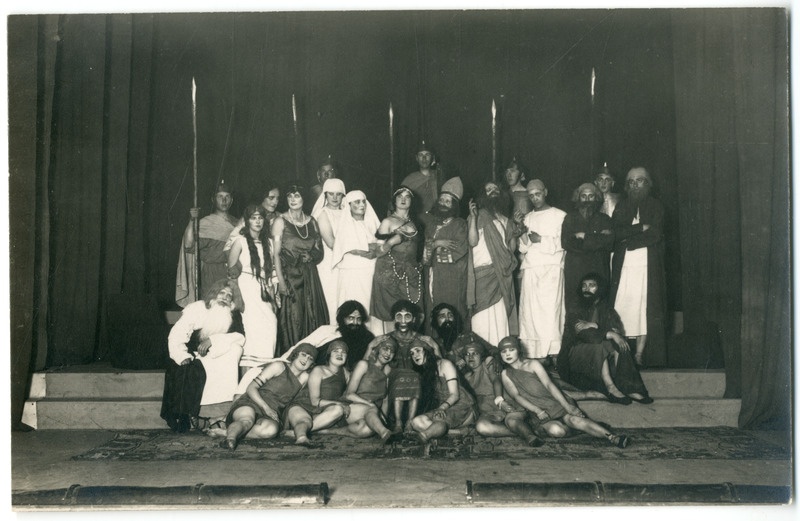Foto. Pärnu Töölisteatri näidend "Siinai tähistel" tegelaste grupipilt. 14.09.1928.a.