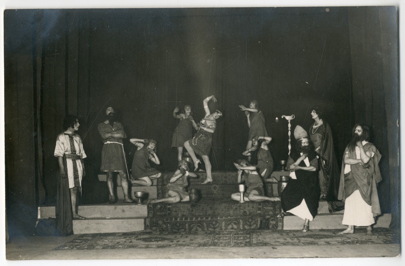 Foto. Stseen Pärnu Töölisteatri näidendist "Siinai tähistel". 14.09.1928.a.