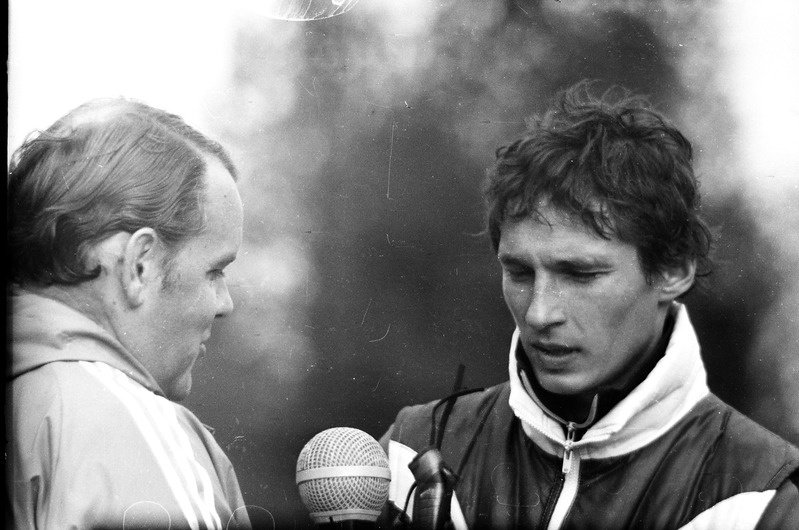 Suusakahevõistleja Fjodor Koltšin andmas intervjuud