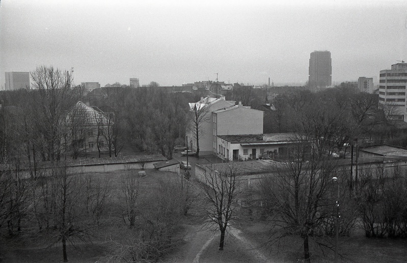 Kino Kosmos katuselt: Süda tn hoovid, vaade kesklinna suunas