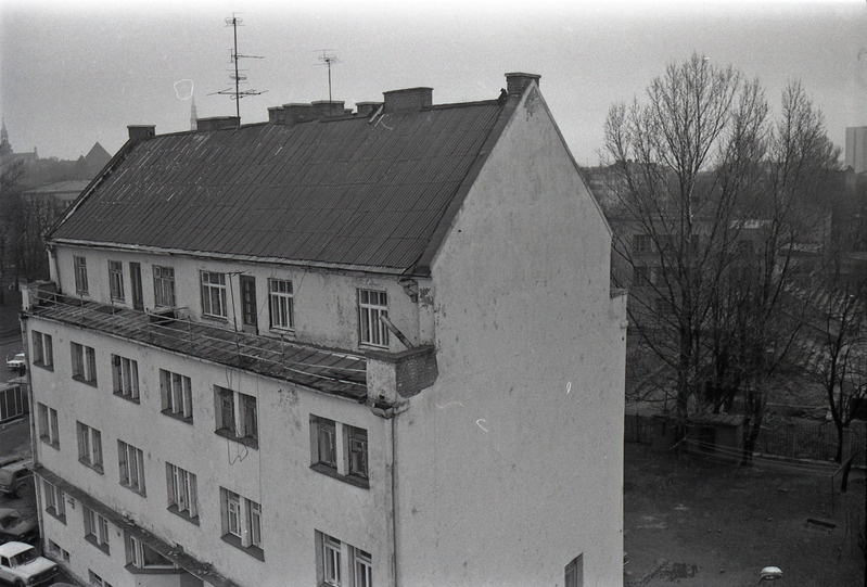 Kino Kosmos katuselt: elamu Pärnu mnt 43 (arhitekt Viktor Tretjakevitš)