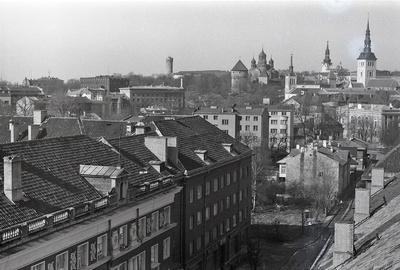 Kentmanni tn 9, Sakala kooperatiivelamu katuselt: vaade Toompea suunas  similar photo