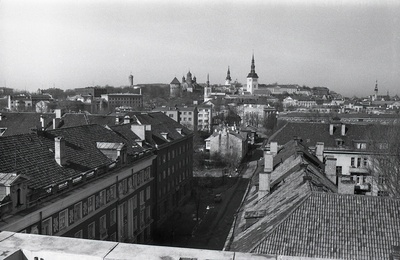 Kentmanni tn 9, Sakala kooperatiivelamu katuselt: vaade Toompea suunas  similar photo