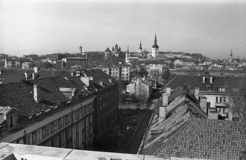 Kentmanni tn 9, Sakala kooperatiivelamu katuselt: vaade Toompea suunas