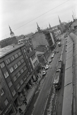 Pärnu mnt 27 elamu katuselt, vaade piki trammiteed vanalinna suunas  similar photo