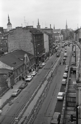 Pärnu mnt 25 elamu katuselt piki Pärnu mnt trammiteed vanalinna suunas  similar photo