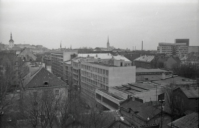 Liivalaia 25 elamu katuselt, vaade üle Kentmanni tn hoonestuse vanalinna ja kesklinna suunas  similar photo