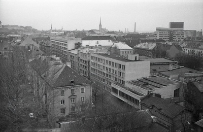 Liivalaia 25 elamu katuselt, vaade üle Kentmanni tn hoonestuse vanalinna ja kesklinna suunas  similar photo