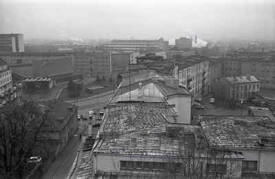 Tõnismägi 14 koolimaja katuselt: Pärnu mnt ja Liivalaia ristmiku suunas. Kino Kosmos ja EKP trükikoda, hoonete katused  similar photo