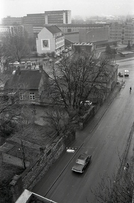 Tõnismägi 14 koolimaja katuselt: vaade piki Tõnismägi tn Pärnu mnt ja kino Kosmos suunas  similar photo