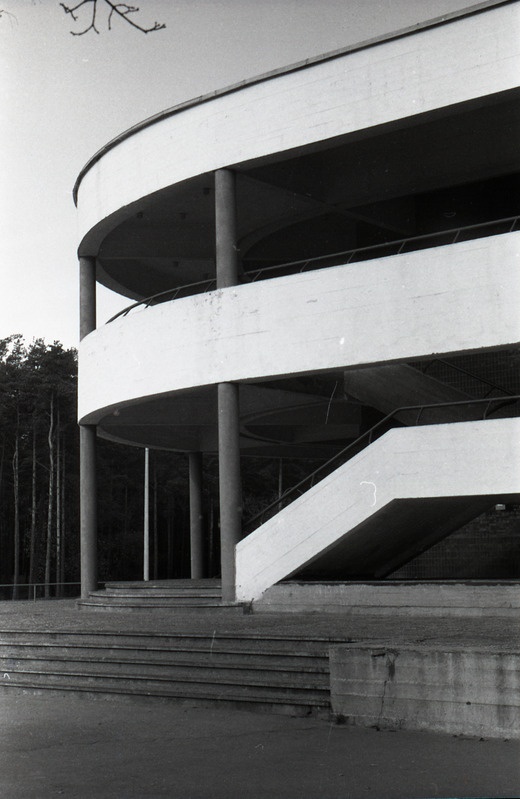 Pirita kaubanduskeskus. Arhitekt Hindrek Piiber. EAL 1986 fotokonkurss, foto seeriast M-2
