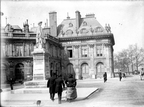 Esplanade devant l'Institut de France, quai de Conti, Paris, avril 1898