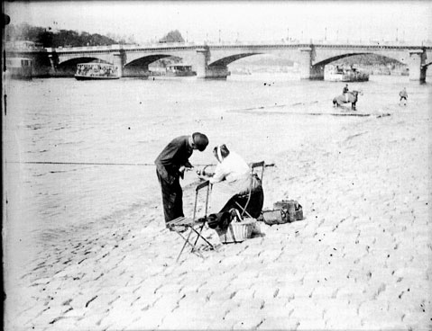 Tondeur de chiens, quai des Tuileries, Paris, avril 1898